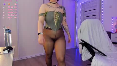 Ophelia online show from April 28, 6:07 am
