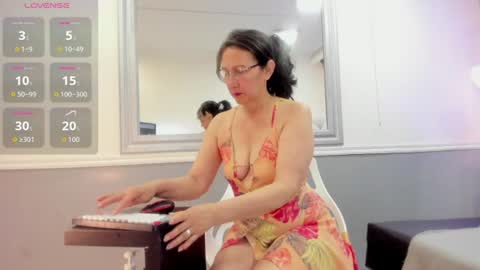 Oriana  online show from June 29, 1:33 pm