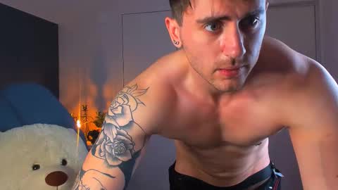Snapshot of oscar_miller_ chatting on October 20, 9:42 pm Oscar online show from October 20, 9:42 pm