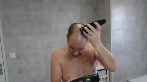 Snapshot of oversize13 chatting on October 12, 4:10 pm oversize13 online show from October 12, 4:10 pm