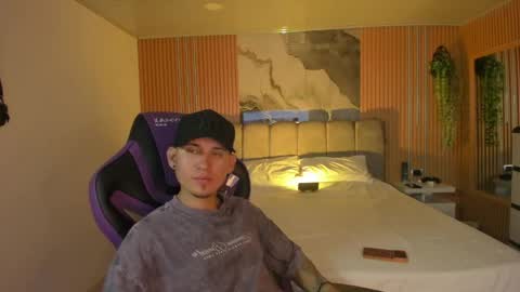 Owen Drak online show from May 2, 4:51 am