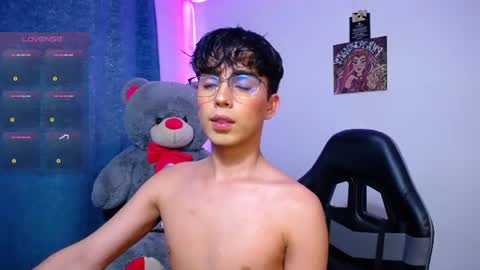 Owen  Independent model  online show from August 3, 6:03 pm