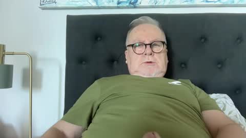 ozhairybearxxxx online show from November 4, 11:17 pm