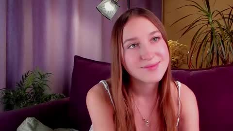 Snapshot of oziecarmona chatting on October 18, 1:21 am Caroline or just Lina online show from October 18, 1:21 am