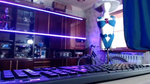 Ella online show from April 26, 1:42 pm