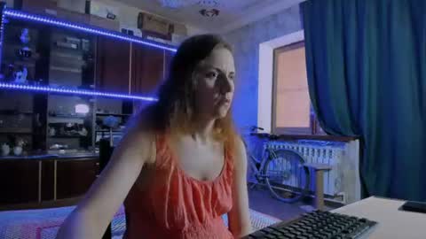 Ella online show from July 3, 10:09 am