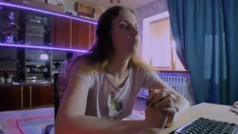 Ella online show from July 25, 1:42 pm