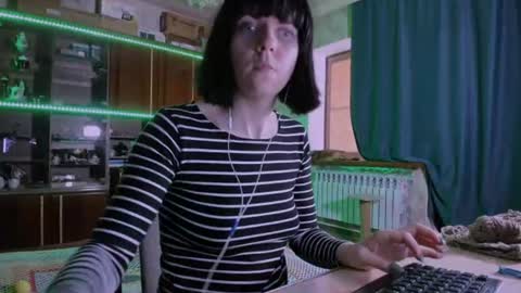 Ella online show from July 22, 3:03 pm