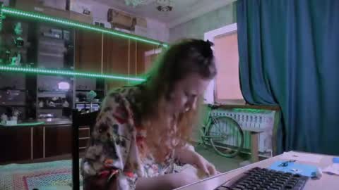 Ella online show from July 18, 9:00 am