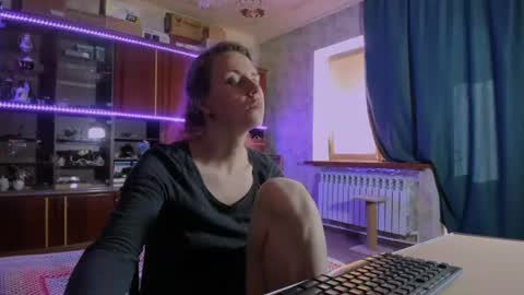 Ella online show from August 2, 1:35 pm