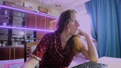 Ella online show from July 29, 5:51 am