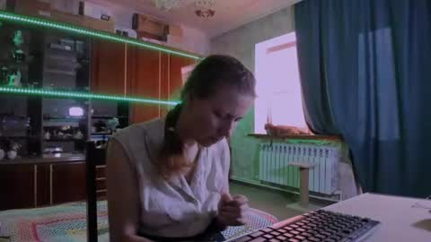 Ella online show from July 21, 2:52 pm