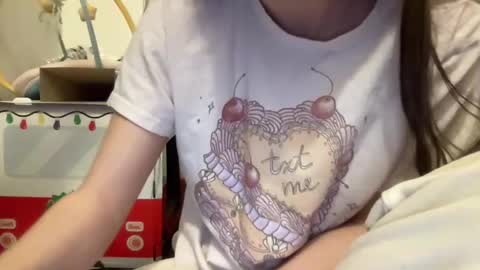 paisleysnowxo online show from March 6, 5:24 am