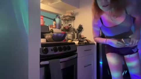 Leeloo online show from October 4, 7:39 am