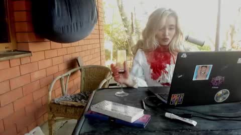 Snapshot of palmer_haze chatting on October 31, 11:43 am palmer_haze online show from October 31, 11:43 am