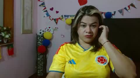pamela_echeverria online show from June 27, 11:38 am