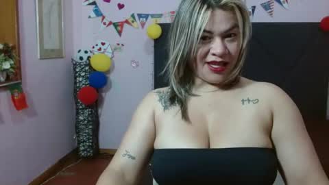 pamela_echeverria online show from June 24, 11:39 am