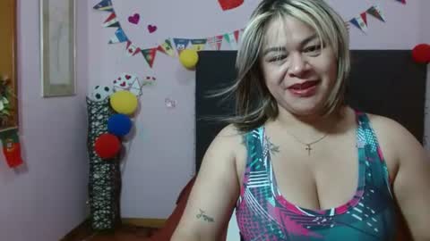 pamela_echeverria online show from July 1, 11:19 am