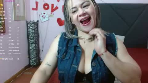 pamela_echeverria online show from June 15, 12:08 pm
