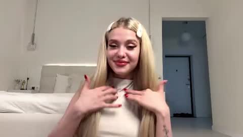Amelia online show from June 20, 4:02 pm