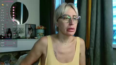 pamellamurphy online show from July 4, 12:15 am