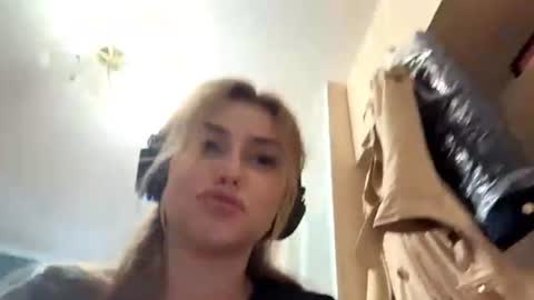 Lia online show from July 5, 4:03 pm