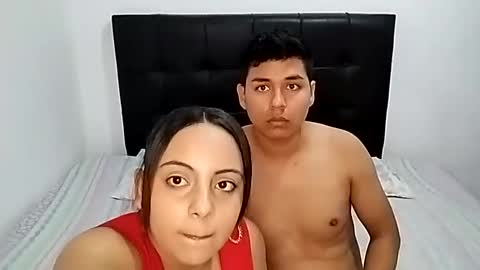 Snapshot of paola_835068 chatting on February 12, 3:29 am Paola 23 and Andres 25 online show from February 12, 3:29 am