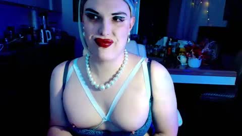 Sarina Williams online show from May 11, 12:45 pm