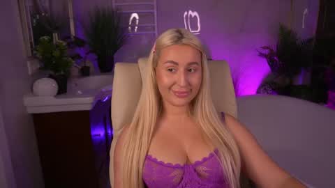 Lia online show from May 6, 2:23 pm