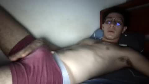 Snapshot of papiniko00 chatting on October 24, 5:19 am nicolas online show from October 24, 5:19 am