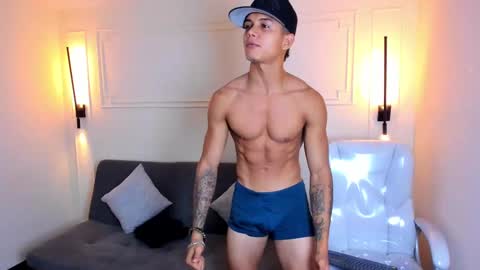 Snapshot of paradise_boy_s chatting on October 2, 12:20 am Ryan And Casper online show from October 2, 12:20 am