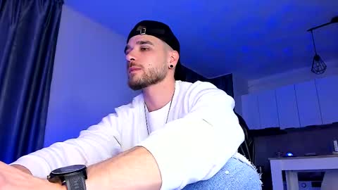 Paris online show from February 19, 11:14 pm