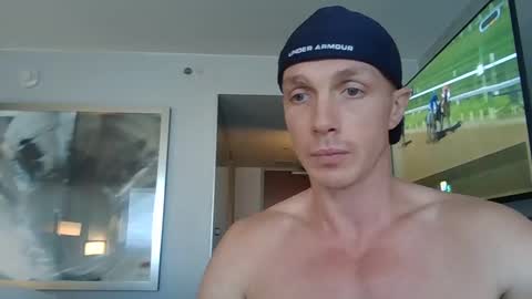 Snapshot of parkerflexes chatting on September 18, 2:43 pm Parker online show from September 18, 2:43 pm