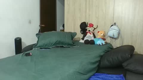 Snapshot of passion_fruit01 chatting on September 11, 5:58 pm passion_fruit01 online show from September 11, 5:58 pm