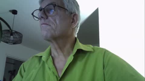Snapshot of patrick5275 chatting on October 18, 9:52 pm patrick5275 online show from October 18, 9:52 pm