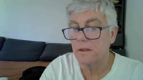 Snapshot of patrick5275 chatting on February 14, 1:51 pm patrick5275 online show from February 14, 1:51 pm