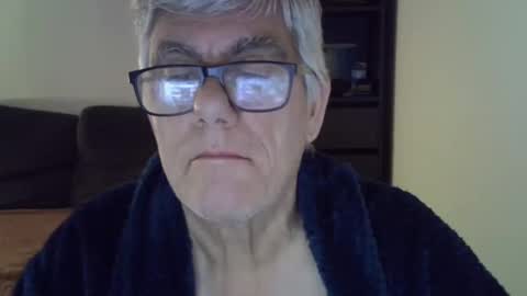 Snapshot of patrick5275 chatting on February 18, 5:53 am patrick5275 online show from February 18, 5:53 am