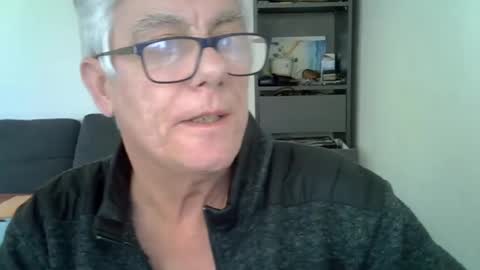 Snapshot of patrick5275 chatting on February 15, 1:05 pm patrick5275 online show from February 15, 1:05 pm