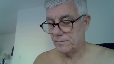 Snapshot of patrick5275 chatting on October 5, 6:22 am patrick5275 online show from October 5, 6:22 am