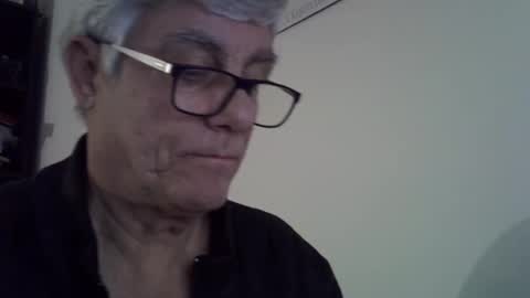 Snapshot of patrick5275 chatting on February 27, 8:53 pm patrick5275 online show from February 27, 8:53 pm