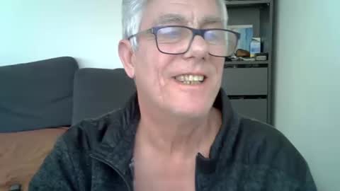 Snapshot of patrick5275 chatting on January 27, 1:30 pm patrick5275 online show from January 27, 1:30 pm