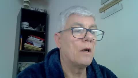 Snapshot of patrick5275 chatting on March 5, 7:05 am patrick5275 online show from March 5, 7:05 am