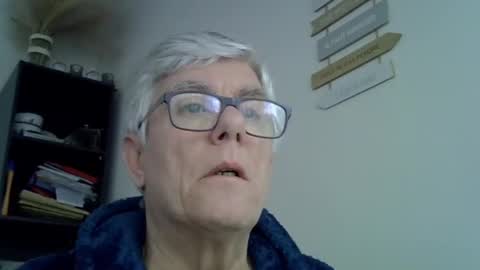 Snapshot of patrick5275 chatting on February 24, 6:38 am patrick5275 online show from February 24, 6:38 am
