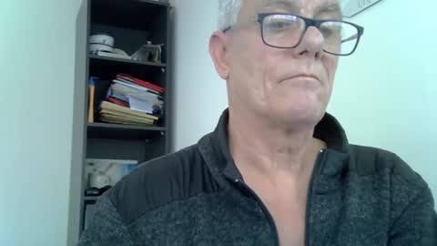 Snapshot of patrick5275 chatting on March 5, 2:01 pm patrick5275 online show from March 5, 2:01 pm