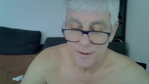 Snapshot of patrick5275 chatting on February 2, 9:07 am patrick5275 online show from February 2, 9:07 am