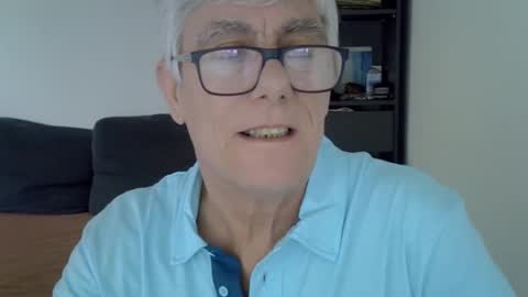 Snapshot of patrick5275 chatting on February 20, 10:05 am patrick5275 online show from February 20, 10:05 am