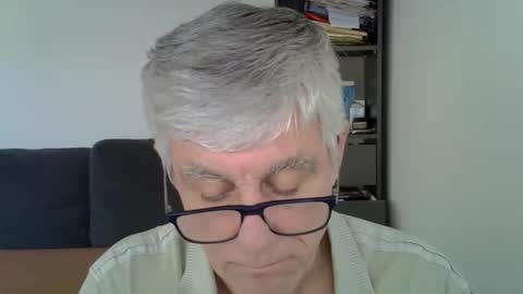 Snapshot of patrick5275 chatting on February 10, 9:36 am patrick5275 online show from February 10, 9:36 am