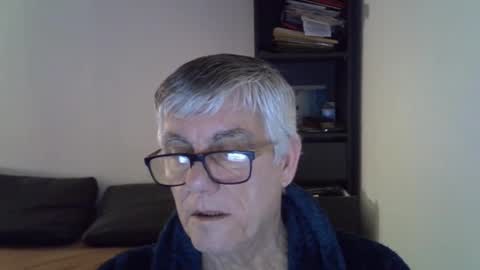 Snapshot of patrick5275 chatting on February 16, 6:43 am patrick5275 online show from February 16, 6:43 am