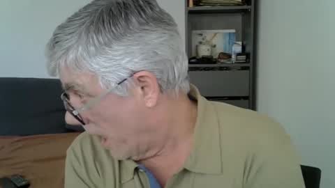 Snapshot of patrick5275 chatting on February 19, 10:23 am patrick5275 online show from February 19, 10:23 am