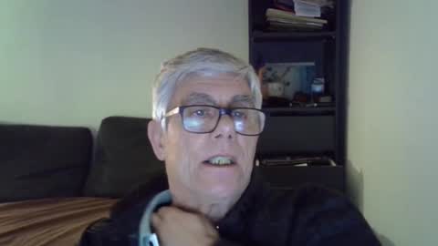 Snapshot of patrick5275 chatting on February 6, 5:40 pm patrick5275 online show from February 6, 5:40 pm